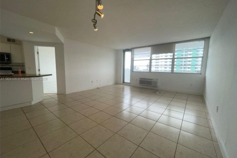 Condo in Miami Beach, Florida, 1 bedroom  № 1955339 - photo 5