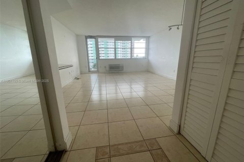 Condo in Miami Beach, Florida, 1 bedroom  № 1955339 - photo 3