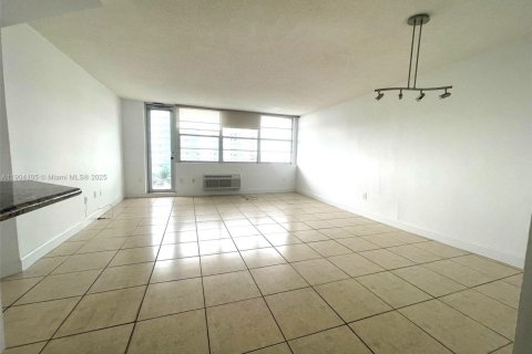 Condo in Miami Beach, Florida, 1 bedroom  № 1955339 - photo 4