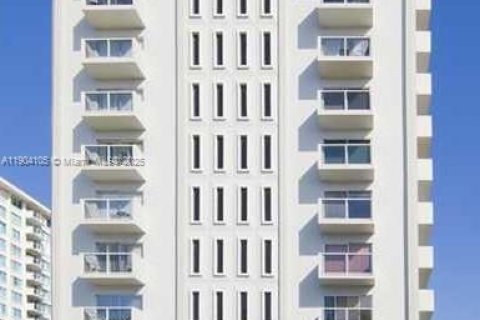 Condo in Miami Beach, Florida, 1 bedroom  № 1955339 - photo 1