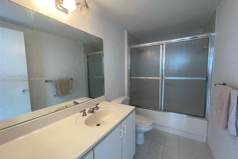 Condo in Miami Beach, Florida, 1 bedroom  № 1955339 - photo 12