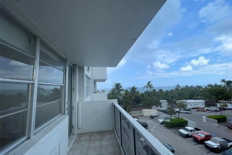 Condo in Miami Beach, Florida, 1 bedroom  № 1955339 - photo 16