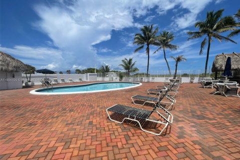 Condo in Miami Beach, Florida, 1 bedroom  № 1955339 - photo 18