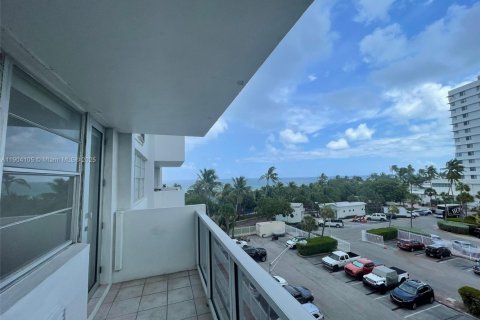 Condo in Miami Beach, Florida, 1 bedroom  № 1955339 - photo 15