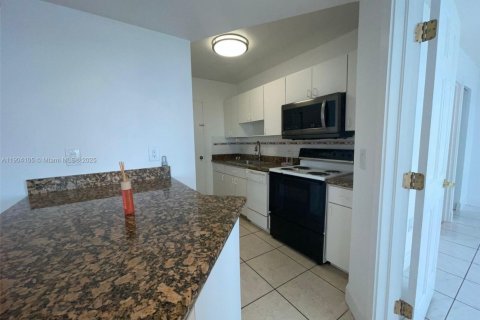 Condo in Miami Beach, Florida, 1 bedroom  № 1955339 - photo 8