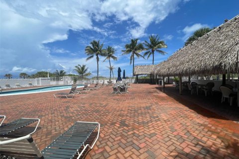 Condo in Miami Beach, Florida, 1 bedroom  № 1955339 - photo 20