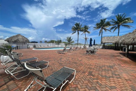 Condo in Miami Beach, Florida, 1 bedroom  № 1955339 - photo 19