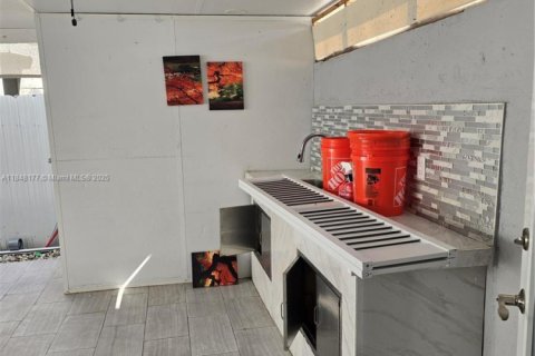 Casa en venta en Hialeah Gardens, Florida, 3 dormitorios, 104.98 m2 № 1955941 - foto 10