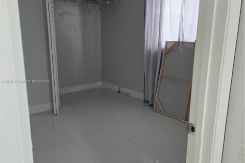 Casa en venta en Hialeah Gardens, Florida, 3 dormitorios, 104.98 m2 № 1955941 - foto 9