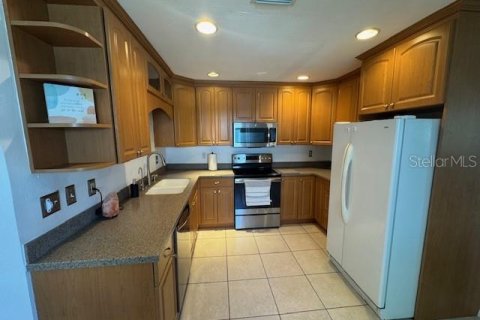House in Saint Petersburg, Florida 3 bedrooms, 170.75 sq.m. № 1801541 - photo 9