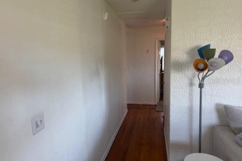 House in Saint Petersburg, Florida 3 bedrooms, 170.75 sq.m. № 1801541 - photo 26
