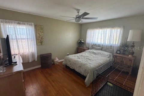 House in Saint Petersburg, Florida 3 bedrooms, 170.75 sq.m. № 1801541 - photo 30