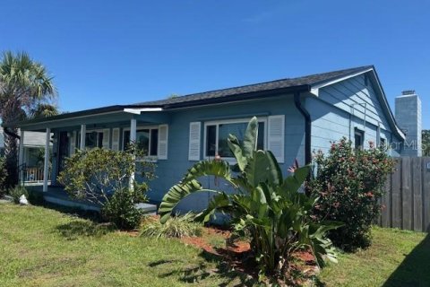 House in Saint Petersburg, Florida 3 bedrooms, 170.75 sq.m. № 1801541 - photo 1