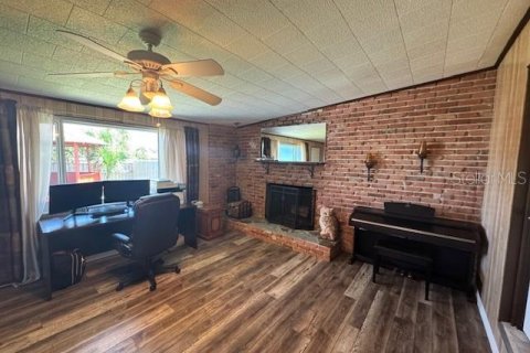 House in Saint Petersburg, Florida 3 bedrooms, 170.75 sq.m. № 1801541 - photo 18