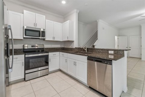 Townhouse in Wesley Chapel, Florida 3 bedrooms, 154.78 sq.m. № 2207696 - photo 13