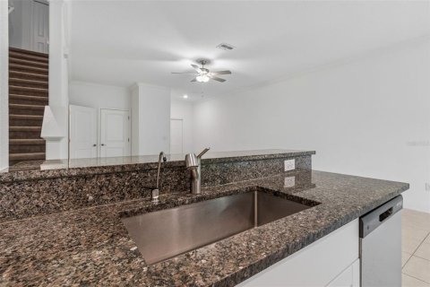 Townhouse in Wesley Chapel, Florida 3 bedrooms, 154.78 sq.m. № 2207696 - photo 17