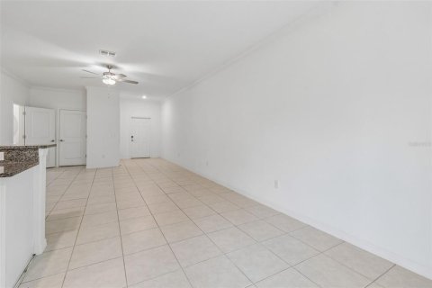 Townhouse in Wesley Chapel, Florida 3 bedrooms, 154.78 sq.m. № 2207696 - photo 15