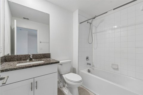 Townhouse in Wesley Chapel, Florida 3 bedrooms, 154.78 sq.m. № 2207696 - photo 29
