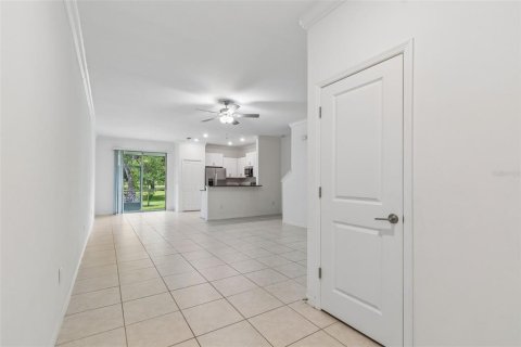 Townhouse in Wesley Chapel, Florida 3 bedrooms, 154.78 sq.m. № 2207696 - photo 7