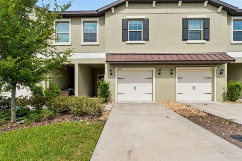 Townhouse in Wesley Chapel, Florida 3 bedrooms, 154.78 sq.m. № 2207696 - photo 2