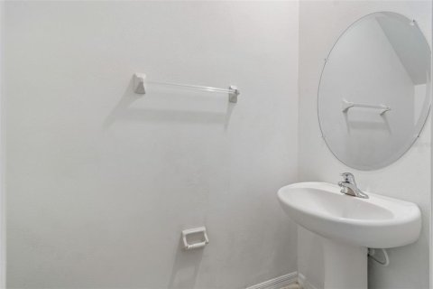 Townhouse in Wesley Chapel, Florida 3 bedrooms, 154.78 sq.m. № 2207696 - photo 18