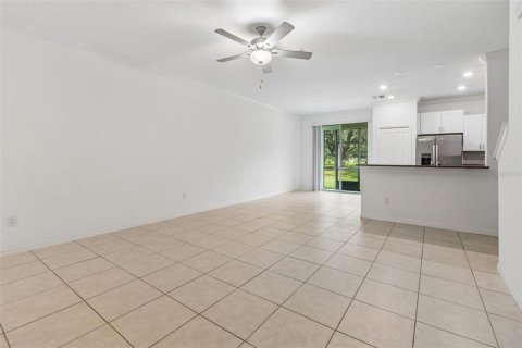 Townhouse in Wesley Chapel, Florida 3 bedrooms, 154.78 sq.m. № 2207696 - photo 11