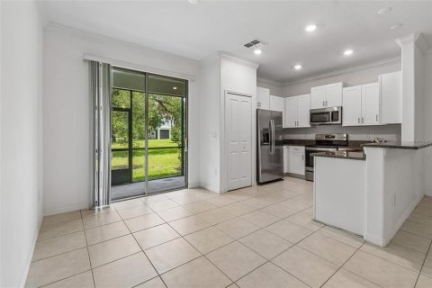 Townhouse in Wesley Chapel, Florida 3 bedrooms, 154.78 sq.m. № 2207696 - photo 10