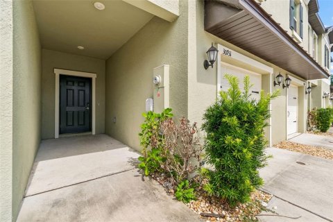 Townhouse in Wesley Chapel, Florida 3 bedrooms, 154.78 sq.m. № 2207696 - photo 5