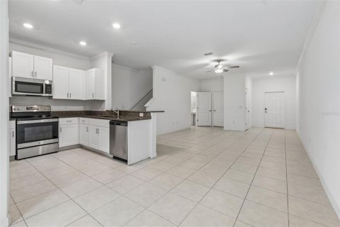 Townhouse in Wesley Chapel, Florida 3 bedrooms, 154.78 sq.m. № 2207696 - photo 12