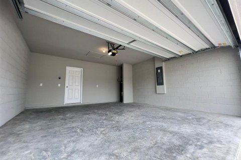House in Winter Haven, Florida 4 bedrooms, 156.08 sq.m. № 2277695 - photo 22