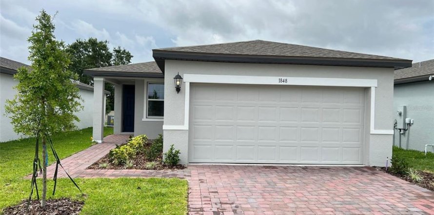 House in Winter Haven, Florida 4 bedrooms, 156.08 sq.m. № 2277695