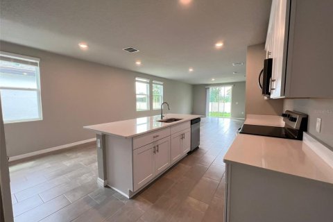House in Winter Haven, Florida 4 bedrooms, 156.08 sq.m. № 2277695 - photo 7