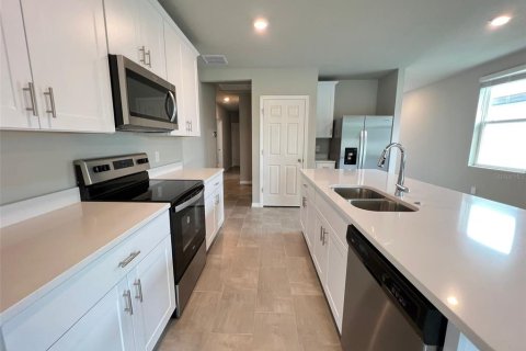 House in Winter Haven, Florida 4 bedrooms, 156.08 sq.m. № 2277695 - photo 8