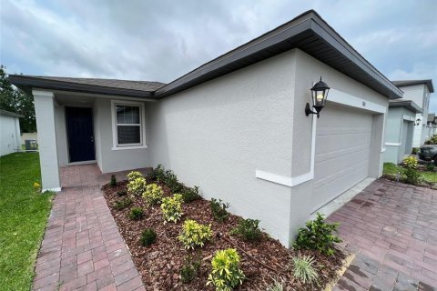 House in Winter Haven, Florida 4 bedrooms, 156.08 sq.m. № 2277695 - photo 3