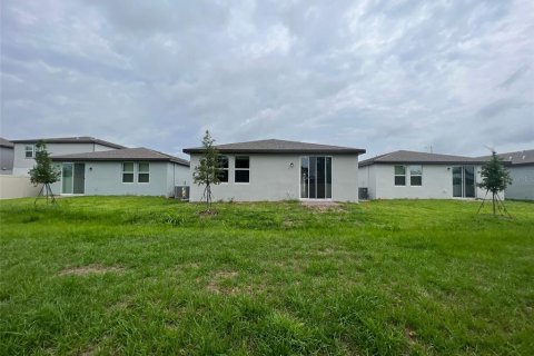 House in Winter Haven, Florida 4 bedrooms, 156.08 sq.m. № 2277695 - photo 24