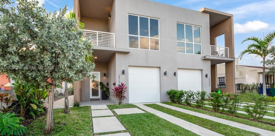 Townhouse in Miami, Florida 4 bedrooms, 215.9 sq.m. № 1988789