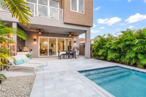 Townhouse in Miami, Florida 4 bedrooms, 215.9 sq.m. № 1988789 - photo 25