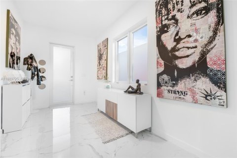 Townhouse in Miami, Florida 4 bedrooms, 215.9 sq.m. № 1988789 - photo 3