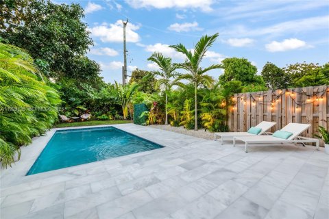 Townhouse in Miami, Florida 4 bedrooms, 215.9 sq.m. № 1988789 - photo 27