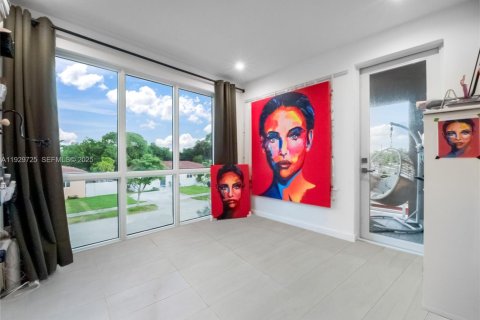 Townhouse in Miami, Florida 4 bedrooms, 215.9 sq.m. № 1988789 - photo 18