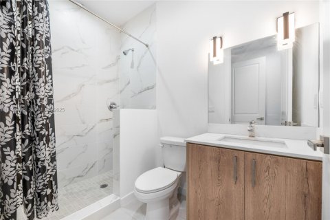 Townhouse in Miami, Florida 4 bedrooms, 215.9 sq.m. № 1988789 - photo 20