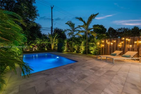 Townhouse in Miami, Florida 4 bedrooms, 215.9 sq.m. № 1988789 - photo 29