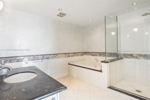 Condominio en venta en Miami Beach, Florida, 1 dormitorio, 72.37 m2 № 1694783 - foto 10