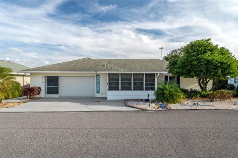 House in Lake Wales, Florida 2 bedrooms, 112.97 sq.m. № 2138533
