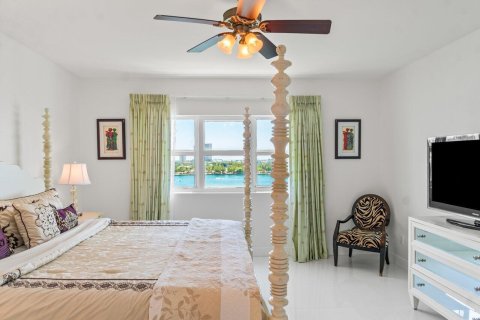 Condominio en alquiler en Riviera Beach, Florida, 3 dormitorios, 175.59 m2 № 1209119 - foto 1