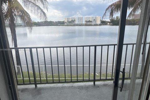 Copropriété à louer à Miami, Floride: 2 chambres, 92.07 m2 № 2026348 - photo 6