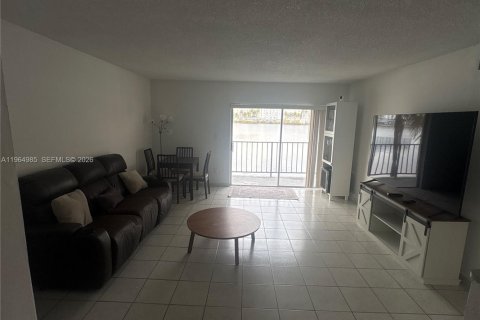 Copropriété à louer à Miami, Floride: 2 chambres, 92.07 m2 № 2026348 - photo 2