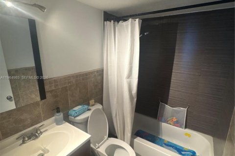 Copropriété à louer à Miami, Floride: 2 chambres, 92.07 m2 № 2026348 - photo 10