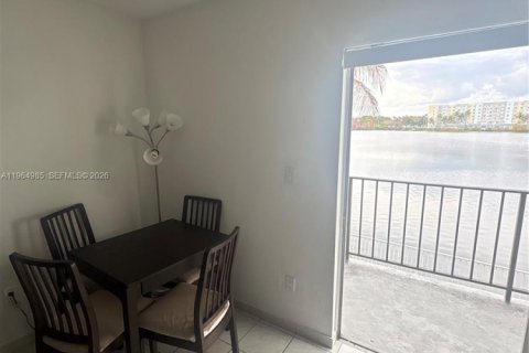 Copropriété à louer à Miami, Floride: 2 chambres, 92.07 m2 № 2026348 - photo 3
