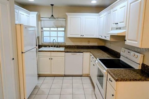 House in Lakeland, Florida 3 bedrooms, 133.22 sq.m. № 1904433 - photo 2